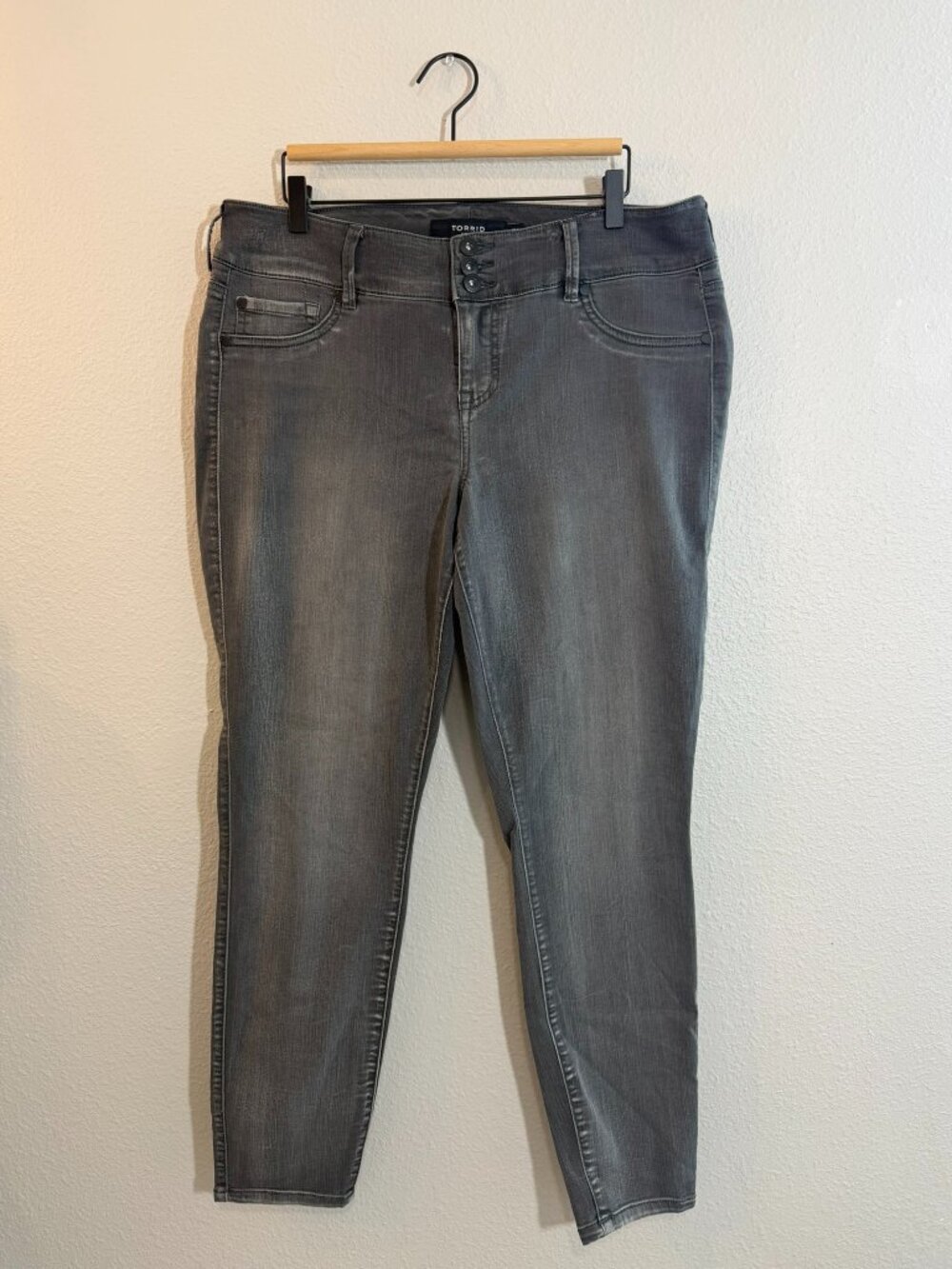 Torrid Denim Womens High Rise Skinny Jeans Washed Grey Stretch Size 16R Regular